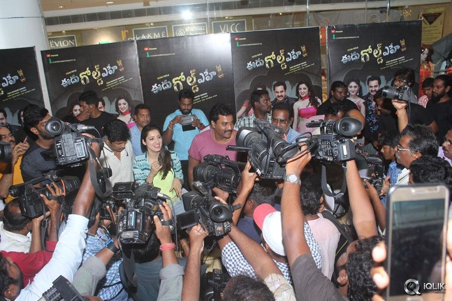 Eedu-Gold-Ehe-Movie-Team-At-CMR-Mall-In-Vizag